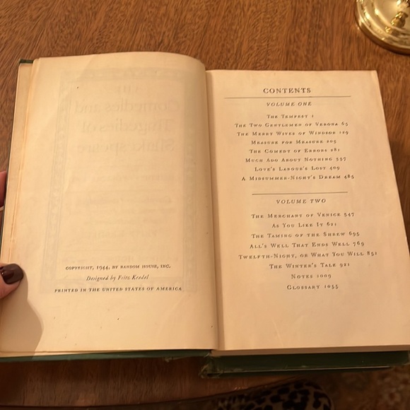 Vintage Set of 2 William Shakespeare Comedies and Tragedies 1944 - Picture 3 of 4